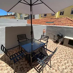 Rosa Surf Shelter Lisbon